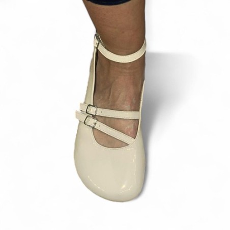 Merceditas barefoot de charol Mary Janes by Blandy's